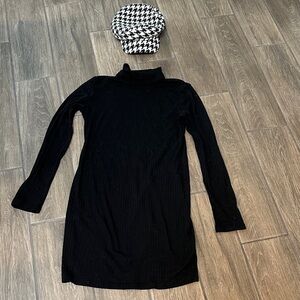 SHEIN Black Ribbed Long Sleeve, Turtleneck Pullover W/ houndstooth hat.